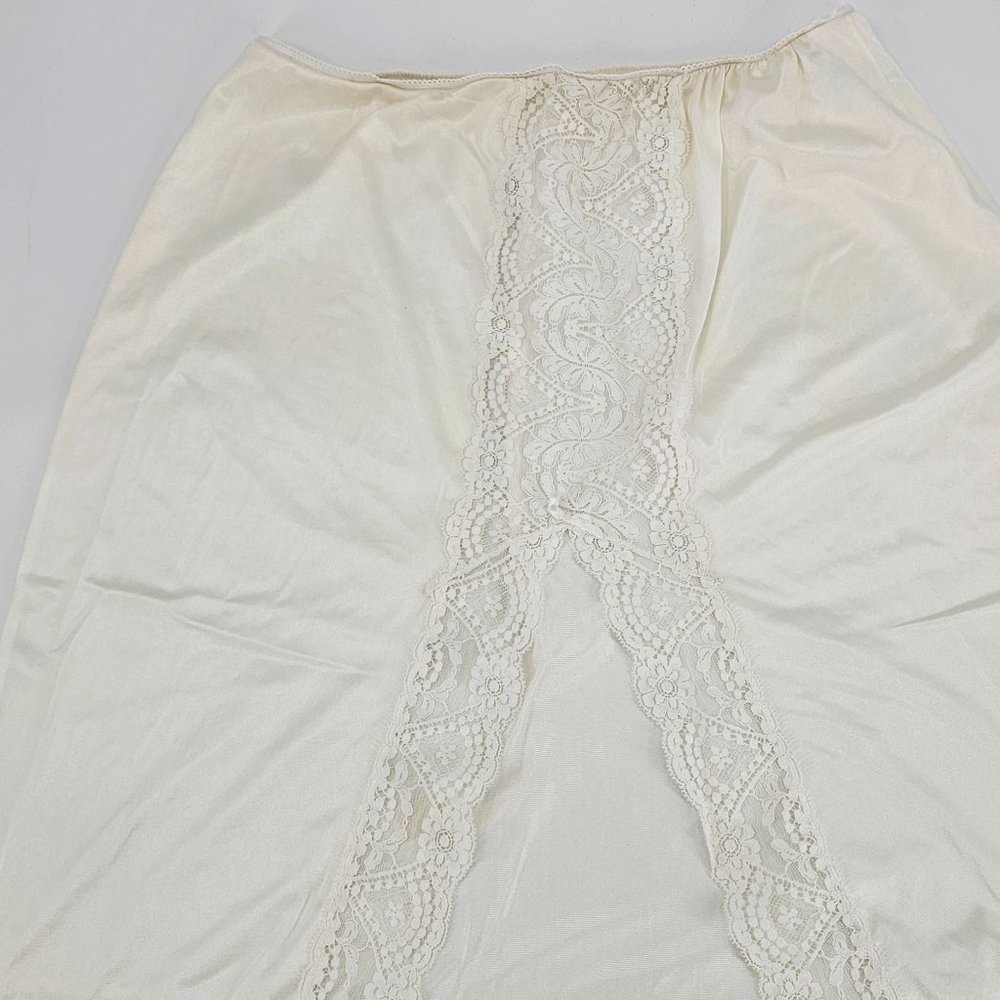 Vintage Vassarette cream half slip with lace side & hem Made in USA SZ L